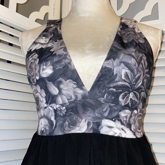 🛑SOLD🛑Show Me Your MuMu ✨NWT✨ Size S - Sexy Deep Plunge, Open Back Dress🌸! - Picture 4 of 13